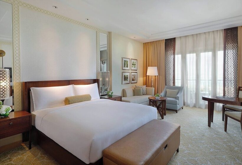 اتاق خانوادگی با چشم‌انداز جانبی دریا, The Ritz-Carlton, Dubai