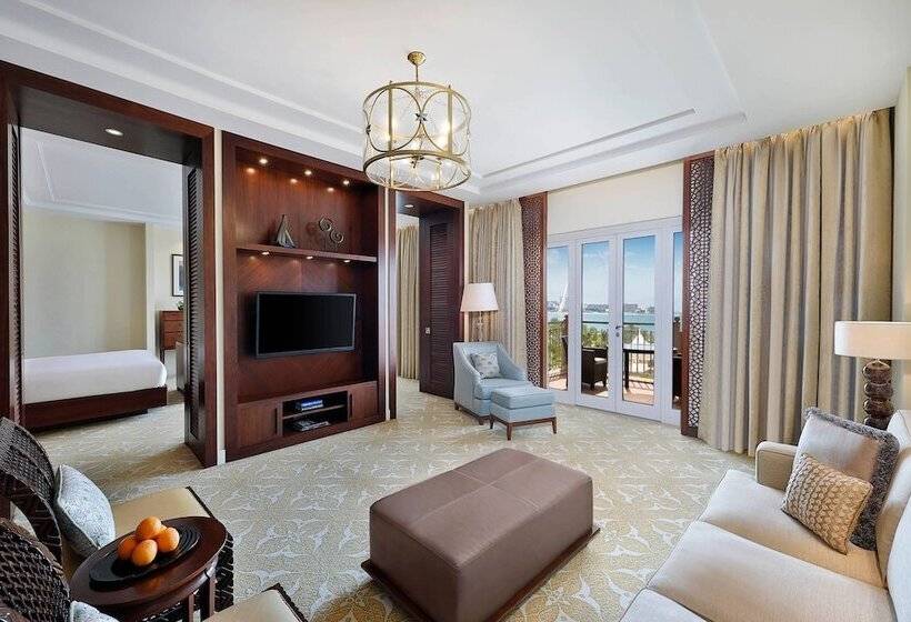 Номер Клуб Вид на Море, The Ritz-Carlton, Dubai