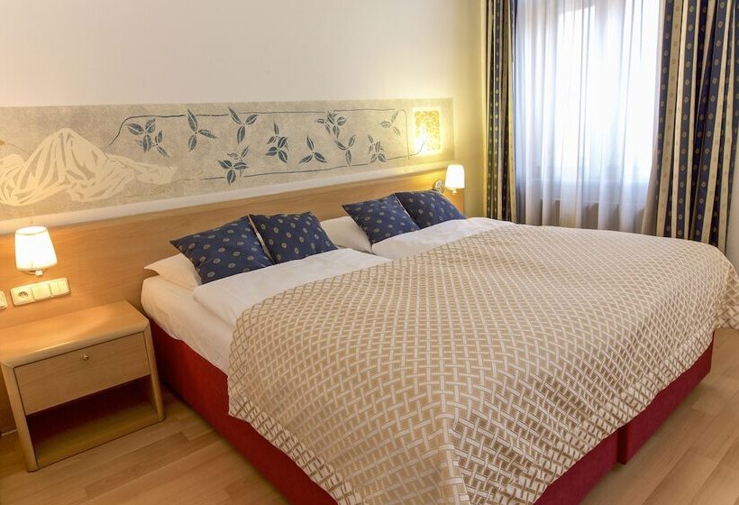 اتاق استاندارد سه نفره, Tivoli Prague