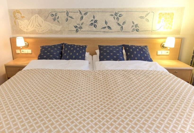 اتاق استاندارد سه نفره, Tivoli Prague