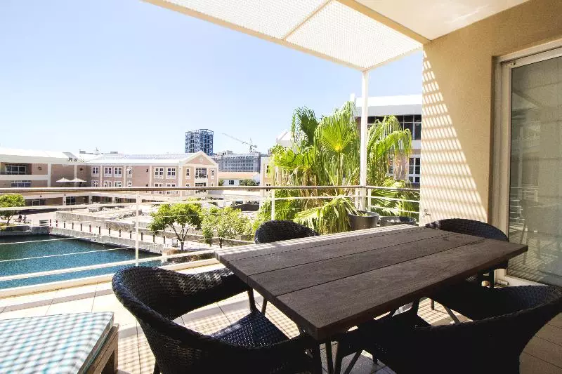 آپارتمان 1 خوابه, Waterfront Village
