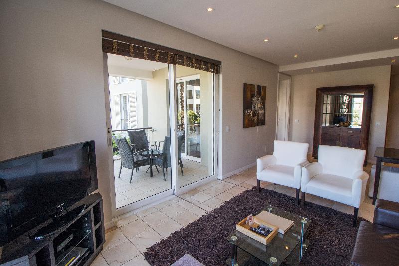 شقة غرفة واحدة, Waterfront Village