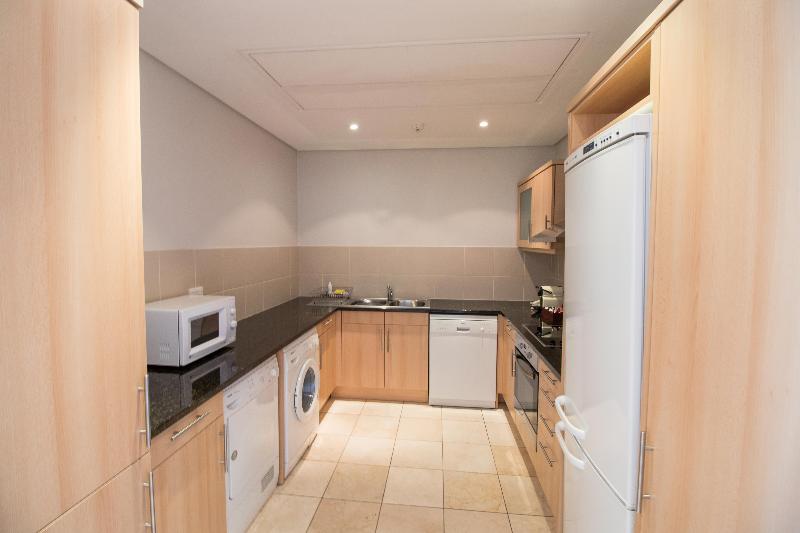 شقة غرفة واحدة, Waterfront Village