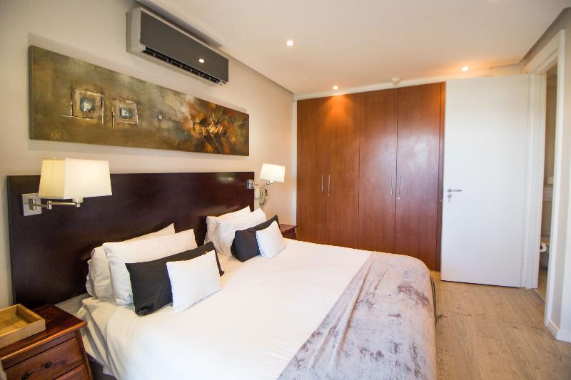 شقة غرفة واحدة, Waterfront Village