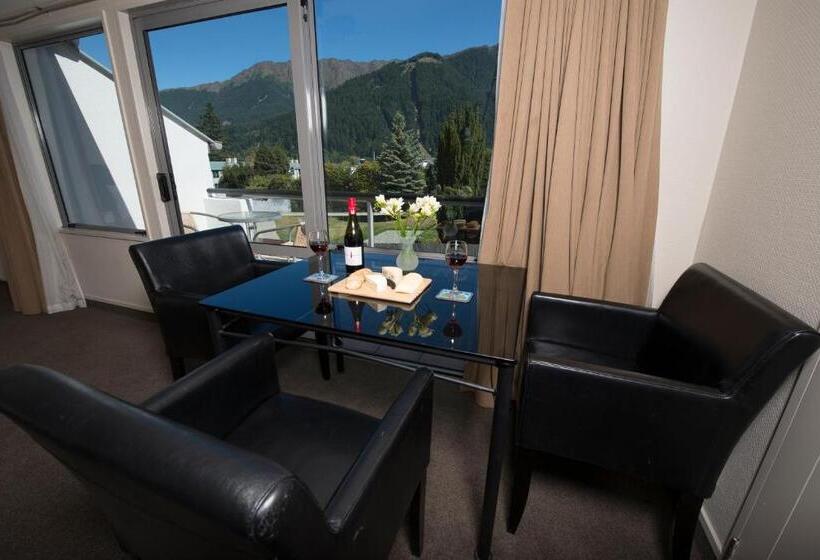 استودیوی پریمیوم, Hurley S Of Queenstown