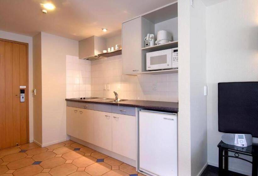 استودیو اجرایی, Hurley S Of Queenstown