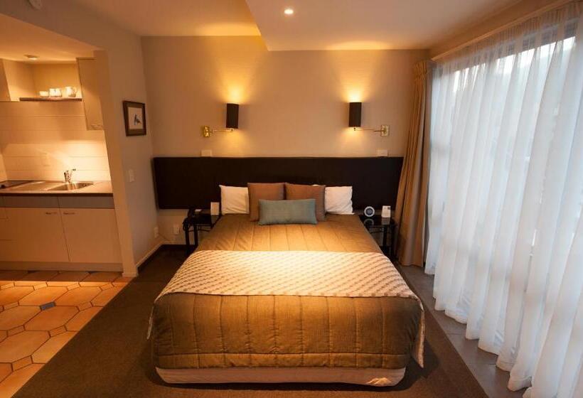 استودیوی استاندارد, Hurley S Of Queenstown