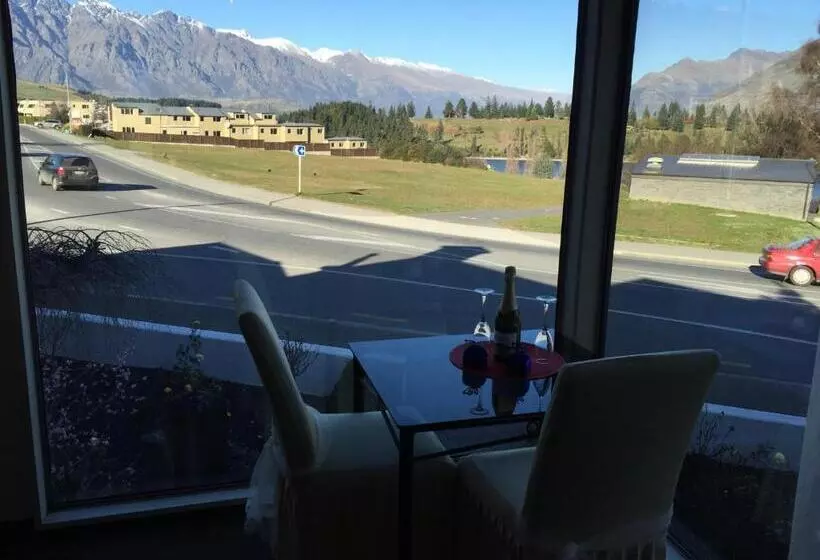 スイート, Hurley S Of Queenstown