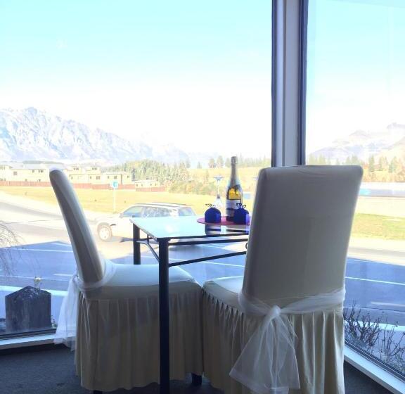 سوییت, Hurley S Of Queenstown