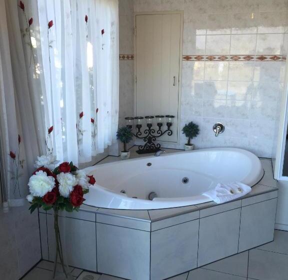 سوییت, Hurley S Of Queenstown