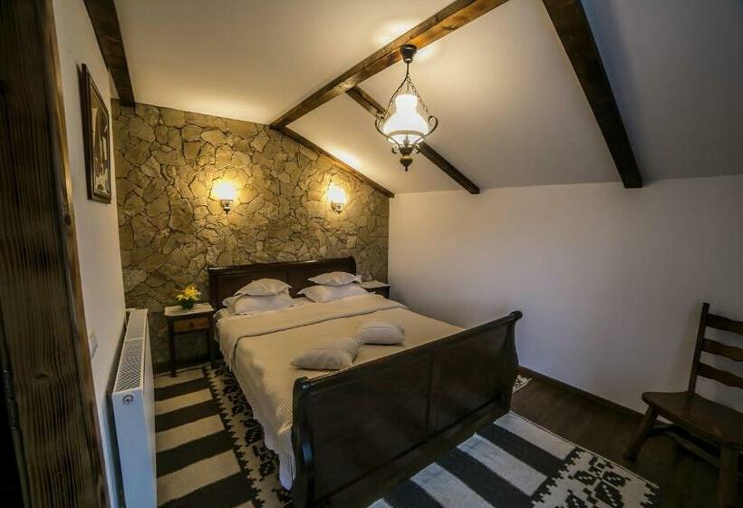 غرفة قياسية, Casa Verde