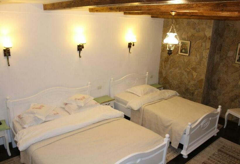 غرفة قياسية ثلاثية, Casa Verde