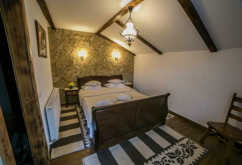 غرفة قياسية, Casa Verde