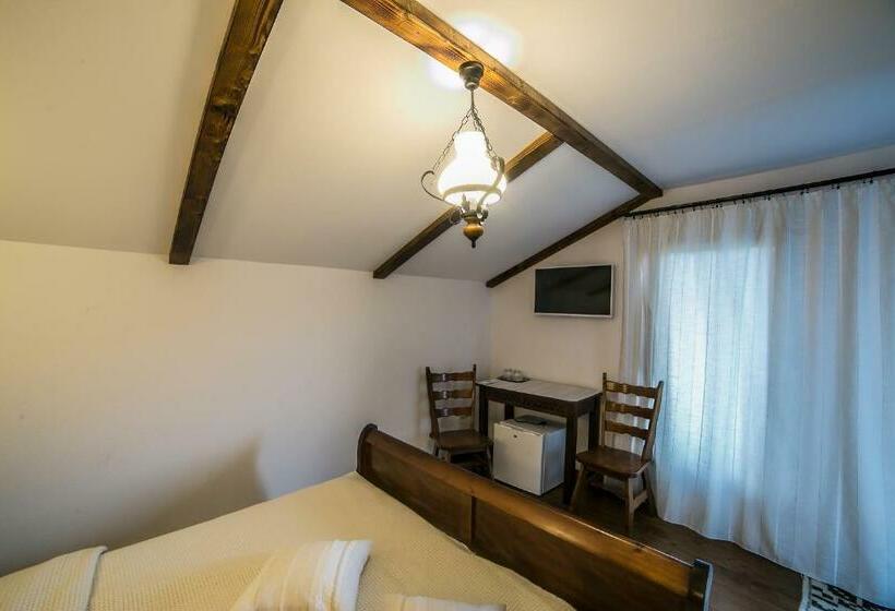 غرفة قياسية, Casa Verde