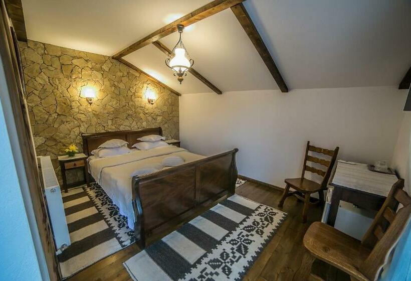 غرفة قياسية, Casa Verde