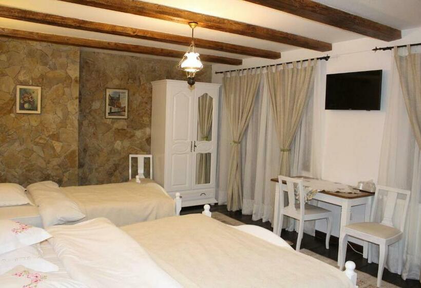 غرفة قياسية ثلاثية, Casa Verde