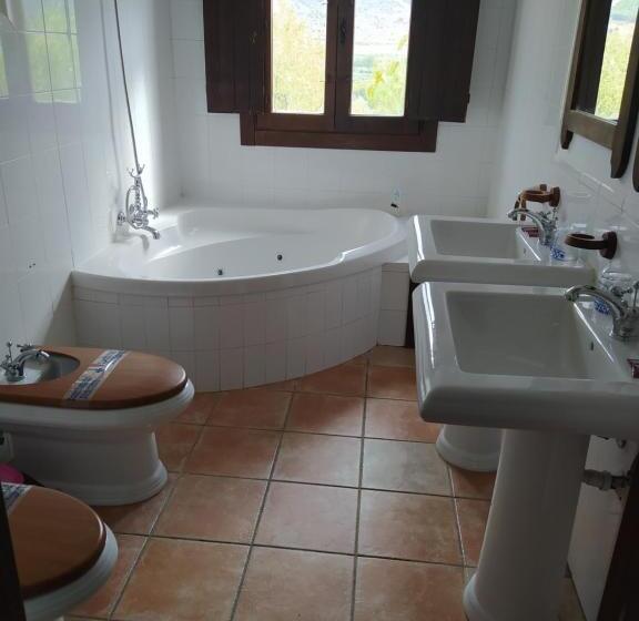 מיטת קינג בסוויטה, La Marmita De Ahlam