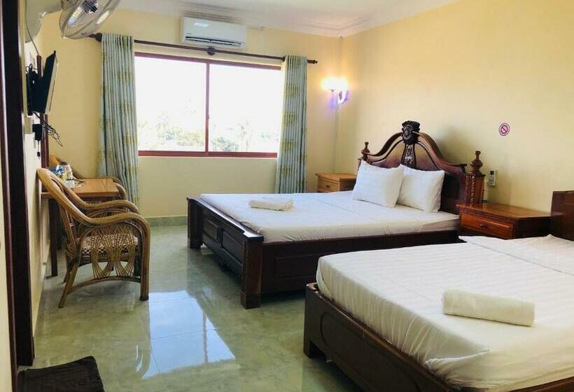 Camera Familiare, Savet Guesthouse