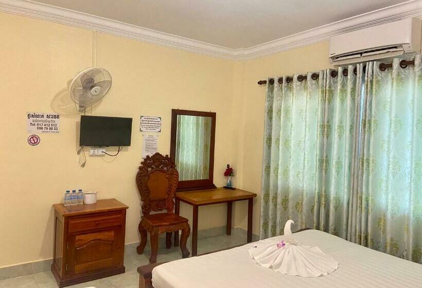 Camera Familiare, Savet Guesthouse