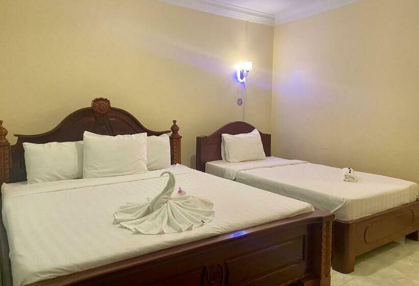 Camera Familiare, Savet Guesthouse