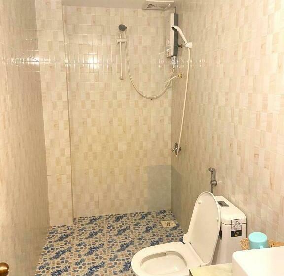 Camera Familiare, Savet Guesthouse