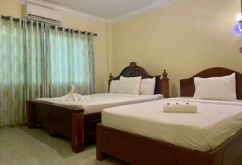 Camera Familiare, Savet Guesthouse