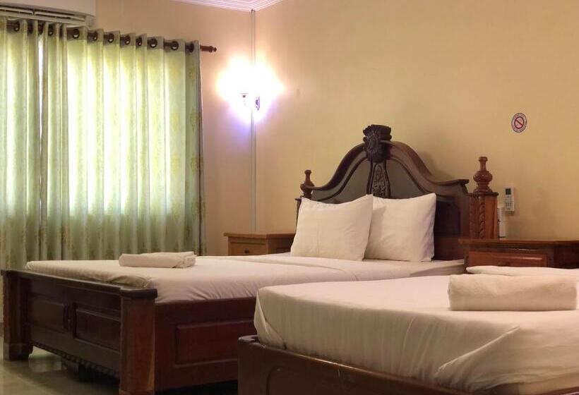 Camera Familiare, Savet Guesthouse