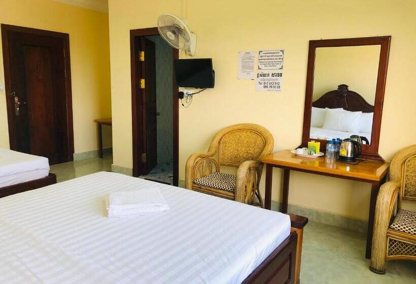 Camera Familiare, Savet Guesthouse