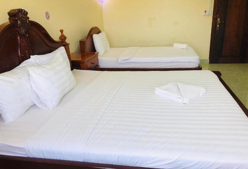 Camera Familiare, Savet Guesthouse