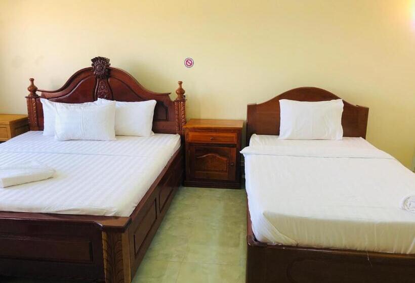 Camera Familiare, Savet Guesthouse