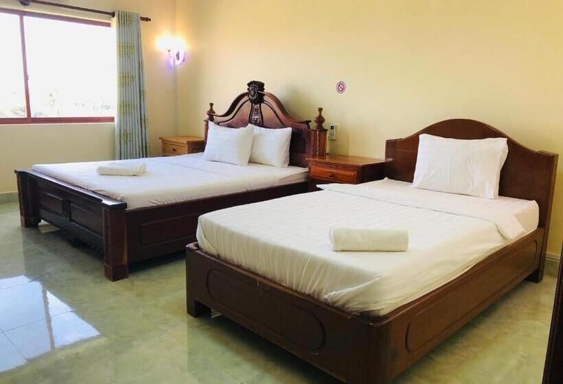 Camera Familiare, Savet Guesthouse