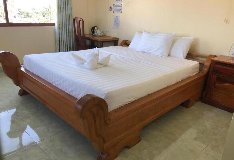 Camera Deluxe, Savet Guesthouse