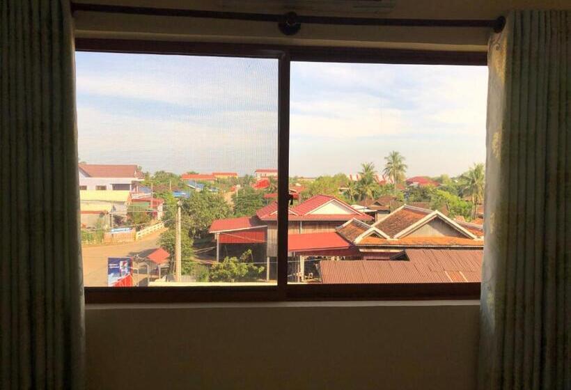 Camera Deluxe, Savet Guesthouse