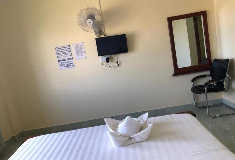 Camera Standard, Savet Guesthouse