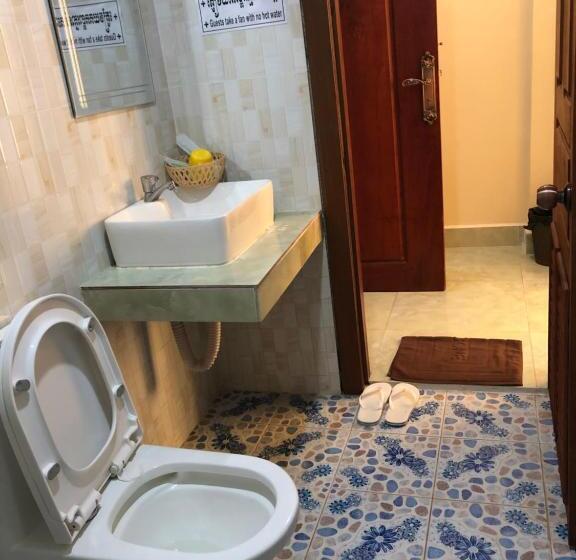 Camera Standard, Savet Guesthouse