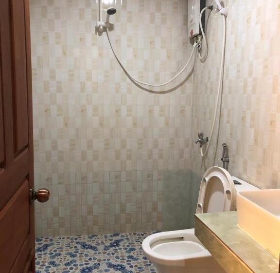 Camera Standard, Savet Guesthouse