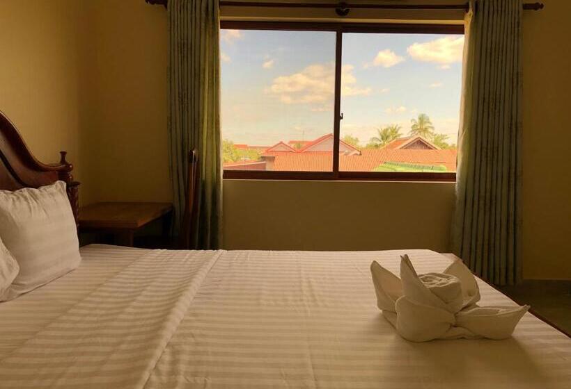 Camera Standard, Savet Guesthouse