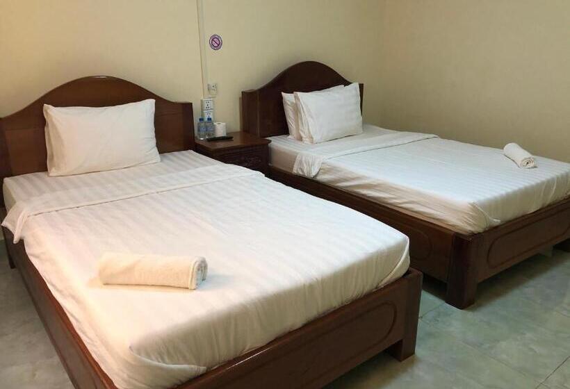 Camera Economy, Savet Guesthouse