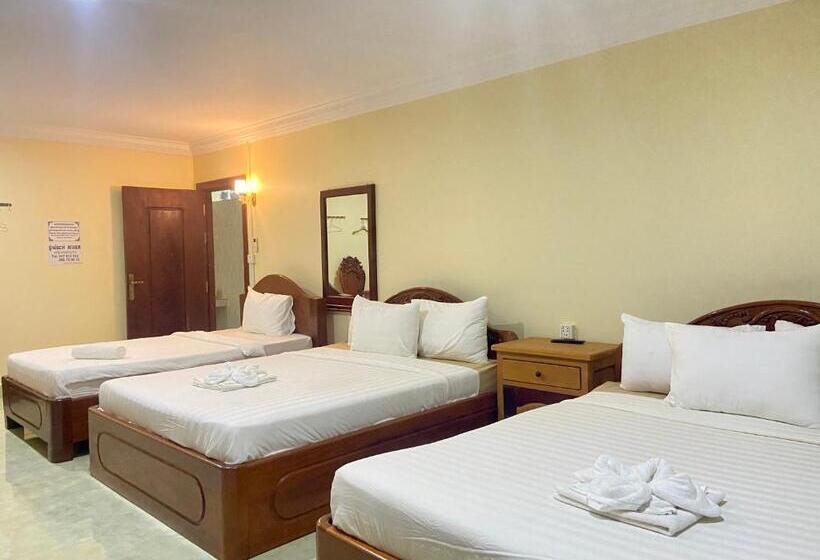 Camera Tripla Deluxe, Savet Guesthouse