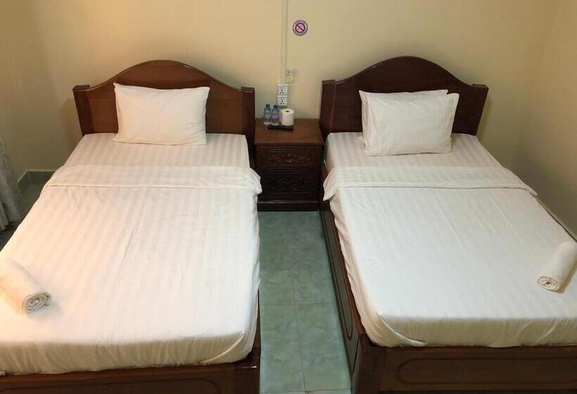 Camera Standard, Savet Guesthouse