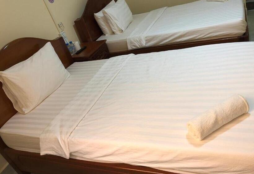 Camera Standard, Savet Guesthouse