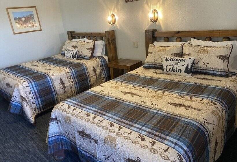 小室, South Platte Cabins & Kennels