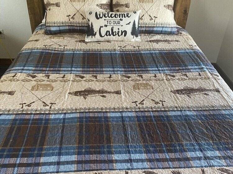 小室, South Platte Cabins & Kennels