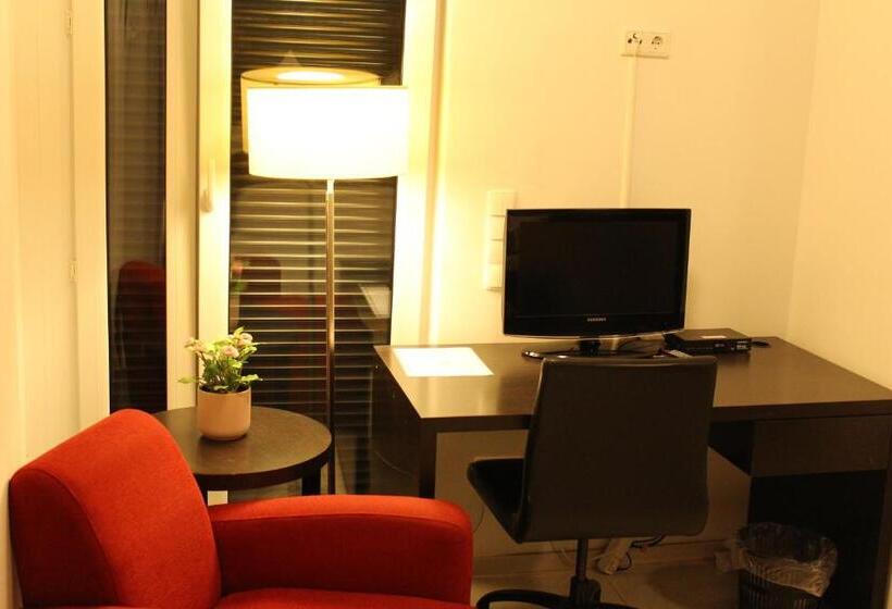 家庭间, Lovely Studio Cologne West   Neues Momomotel