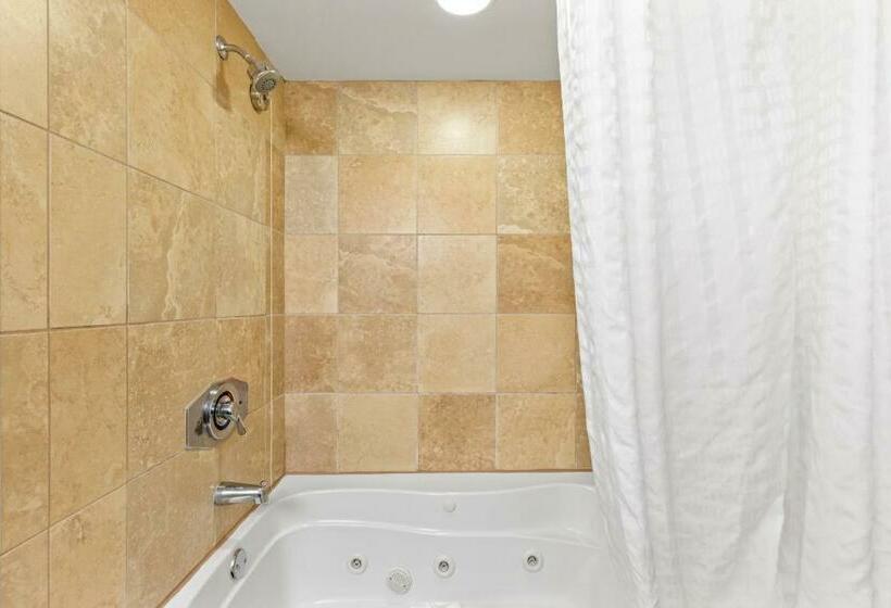 سوییت لوکس, Sandy Beach Resort