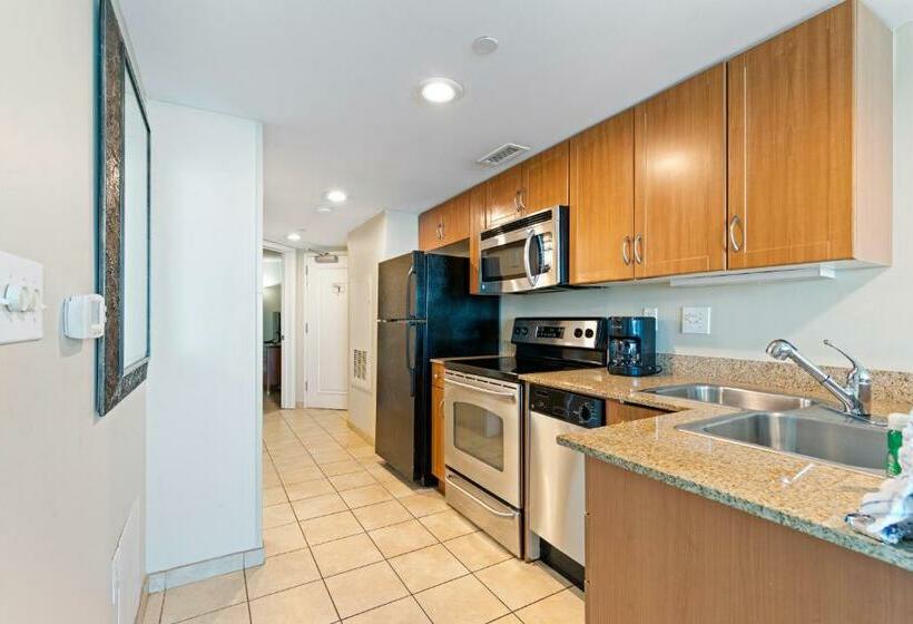 سوییت لوکس, Sandy Beach Resort