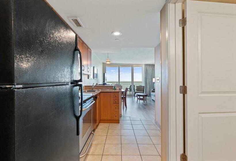 سوییت لوکس, Sandy Beach Resort