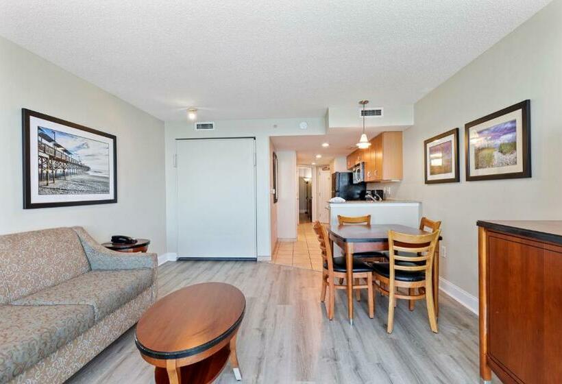 سوییت لوکس, Sandy Beach Resort