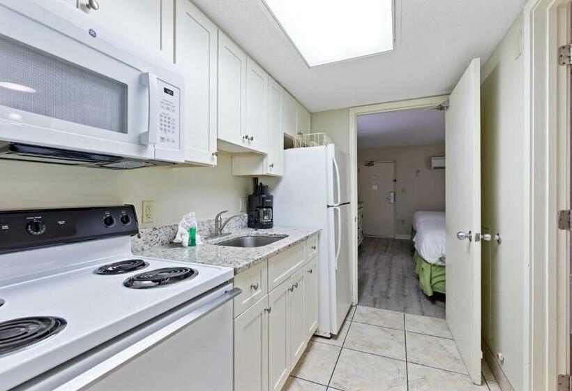 سوییت, Sandy Beach Resort