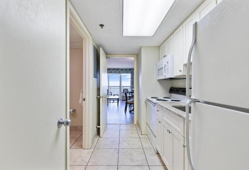 سوییت, Sandy Beach Resort